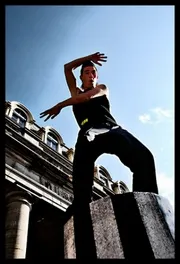 Cum să învețe să danseze Tecktonik House, acasă calea (cum să învețe să danseze Tecktonik House) Cum să învețe să danseze Tecktonik acasă drumul spre casa
