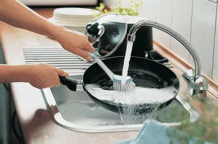 Cum se curata o tigaie din fontă de ani de colmatare