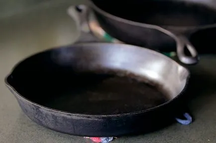 Cum se curata o tigaie din fontă de ani de colmatare