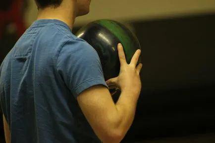 Cum să stăpânească tehnica de a juca bowling (tehnica) Cum să stăpânească tehnica de a juca bowling