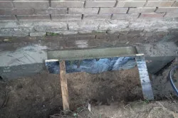 Cum să toarne fundația casei vechi, cu mâinile lor (pentru a turna fundația casei vechi este corect) Cum să toarne fundația casei vechi cu mâinile lor