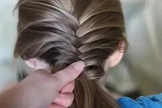 Cum de a țese copii trese pentru incepatori pe parul scurt, pas cu pas (trese) Cum de a țese copii trese pentru incepatori pe parul scurt, pas cu pas