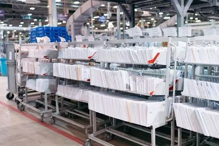 Ca „aproape România» sortează colete și scrisori