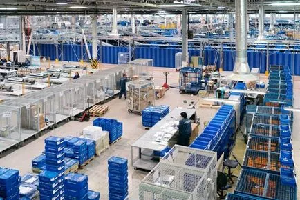Ca „aproape România» sortează colete și scrisori