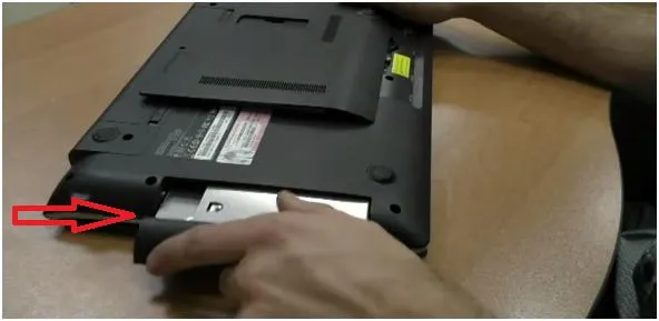 Cum de a pune un al doilea hard disk în laptop, în loc de unitatea de disc optic (HDD) Cum de a pune un al doilea hard disk în laptop, în loc de unitatea optică