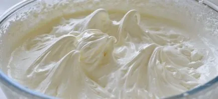 Crema de tort cremă - rețete de frișcă cu brânză mascarpone, brânză de vaci, smantana (frisca) Crema de tort crema - rețete din frisca cu branza mascarpone, brânză de vaci, smântână și