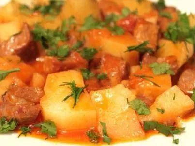 Cum de a găti cartofi tocana cu dovlecei, legume, carne de pui sau carne