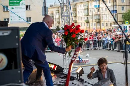 Ca a doua zi a trecut, iar orașul - farul (trecut) Ca a doua zi a trecut, iar orașul - farul