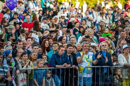 Ca a doua zi a trecut, iar orașul - un far (zile) Ca a doua zi a trecut, iar orașul - farul