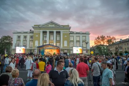 Ca a doua zi a trecut, iar orașul - farul (Ozersk) Ca a doua zi a trecut, iar orașul - farul