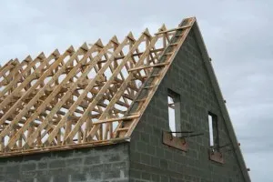 Cum sa faci un acoperiș fronton cu instalarea lui mâini, video de circuit (care este nevoie ca) Cum sa faci un acoperiș fronton cu instalare mâinile, video sau de circuit