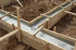 Cum sa faci o fundatie benzi sub casa cu mâinile (foto și video)