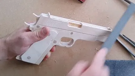 Cum sa faci un pistol din lemn, realizate manual