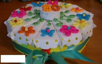 Cum sa faci un tort cu o surpriză de hârtie cu mâinile