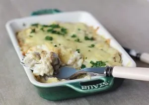 Pui cu ciuperci la cuptor pentru un fel de mâncare uimitoare pentru orice sărbătoare
