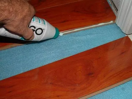 Adezivul laminat poate fi utilizat pentru montarea acoperirii pe substratul