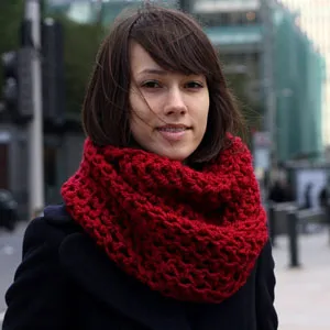 Cum de a lega o eșarfă la modă-guler sau fotografii eșarfă-LIC spițe, video, descrieri (fular-guler) Cum de a lega o eșarfă la modă-guler sau fular-LIC foto spițe Descriere film