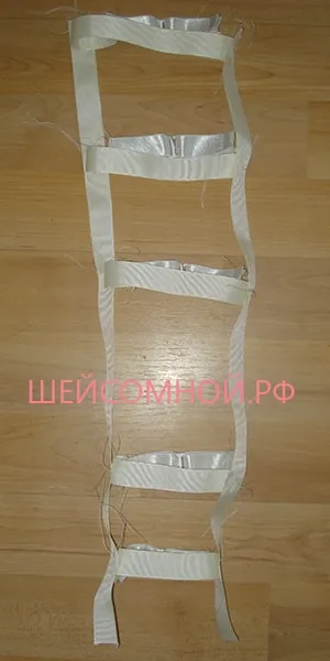 Cum să coase un costum cu mâinile strălucitoare - gât cu mine