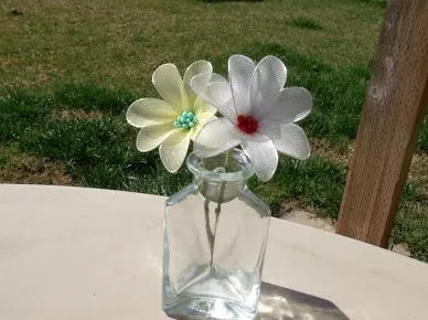 Ca și în mâinile lor pentru a face flori din nailon (ciorapi de nailon)