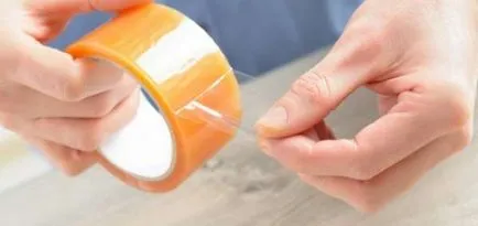Cum de a elimina urmele de bandă adezivă cu material plastic, mobilier, sticlă sau îmbrăcăminte