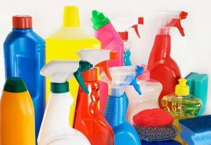 Cum de a elimina urmele de bandă adezivă cu material plastic, mobilier, sticlă sau îmbrăcăminte