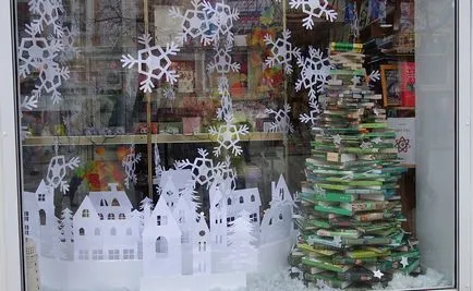 Cum de a decora ferestrele magazinelor și un nou 2018 (50 de fotografii idei)