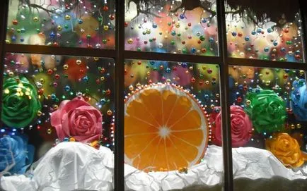 Cum de a decora ferestrele magazinelor și un nou 2018 (50 de fotografii idei)