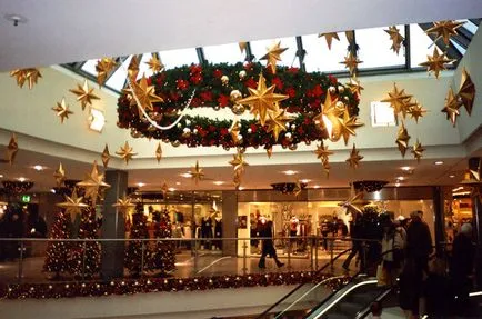Cum de a decora ferestrele magazinelor și un nou 2018 (50 de fotografii idei)