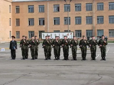 Ca un soldat trece în ziua depunerii juramintului (jurământ) Ca un soldat trece în ziua depunerii jurămîntului