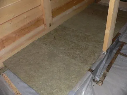 Cum de a izola plafoanele în baia cu acoperiș rece cele mai bune metode și instrucțiunile!