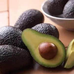 Cum de a alege un avocado soiuri de fructe de peste mări, 4 trucuri atunci când alegeți video (selectați) Cum de a alege un avocado soiuri de fructe de peste mări, 4 trucuri atunci când aleg videoclip