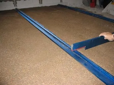 Cum să se alinieze podeaua de beton cu mâinile lor (ciment podea de beton) Cum să alinieze podeaua de beton cu mâinile lor