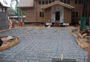 Cum se toarnă beton curte cu mâinile și dreapta lui