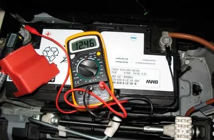 Charge o baterie complet descărcată încărcătorul vehiculului (vehicul) Charge o baterie complet descărcată încărcătorul vehiculului