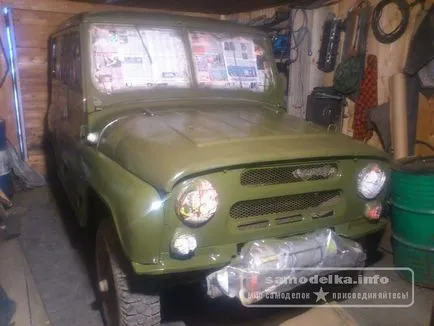 masina Camuflaj UAZ cu mâinile