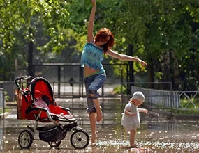 Cel mai bun lucru pe care îl putem face pentru copiii lor, achiziționarea de puterea iubirii (copii) Cel mai bun lucru pe care îl putem face pentru copiii lor, achiziționarea de puterea iubirii