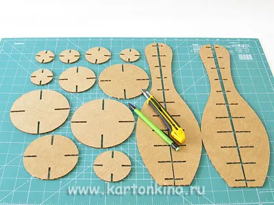 Carton bowling DIY, joaca cu prietenii (prieteni) Carton bowling DIY, se joace cu prietenii tăi
