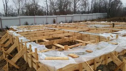 Când cofrajul poate fi scos din problema fundație (pentru a elimina fundația cofraje) Când cofrajul pot fi îndepărtate din grădina fundație