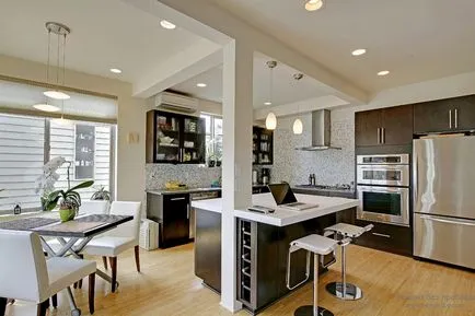 Coloanele din interior de apartamente și case, design modern, în fotografie