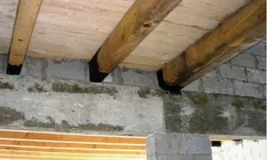 Fixarea unei grinzi de lemn pe un zid de cărămidă cu rukamiinstruktsiya lor cum să se stabilească punți, (securizat) Fixarea unei grinzi de lemn pe un zid de cărămidă cu rukamiinstruktsiya lor cum să se stabilească poduri,