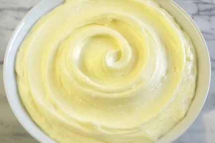 Crema de reteta crema cu crema de unt fotografie