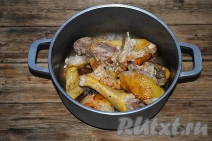 Pui, fiert felii cu ceapa si morcovi - reteta cu fotografii