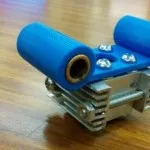 cutter cu laser cu mâinile de pe ansamblul de metal, lemn, placaj si componente (frezat) cutter cu laser cu mâinile pe metal, lemn, placaj componente si asamblarea