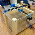 cutter cu laser cu mâinile de pe ansamblul de metal, lemn, placaj si componente (cu laser) cutter cu laser cu mâinile pe metal, lemn, placaj componente si asamblarea