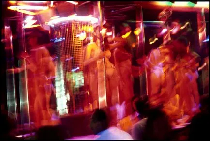 Red Light District din Amsterdam cum să ajungi acolo și ce să vezi, Amsterdam pe aer (roșu) Red Light District din Amsterdam cum să ajungi acolo și ce să vezi, Amsterdam pe aer