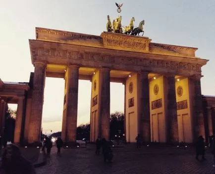 Viața hacking pentru călătorii ca să călătorească în jurul lumii ca ieftine, oraș interactiv