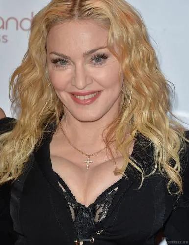 Chirurgie plastica Madonna - material plastic - Publisher - corp din plastic