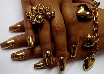 Manichiura cu idei foițe și secrete