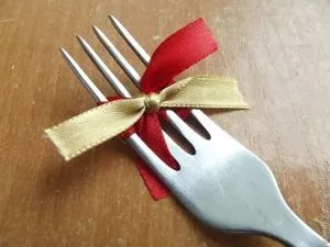 arcuri duble miniatură pe o furcă (arcuri) arcuri duble miniatură pe o furculiță