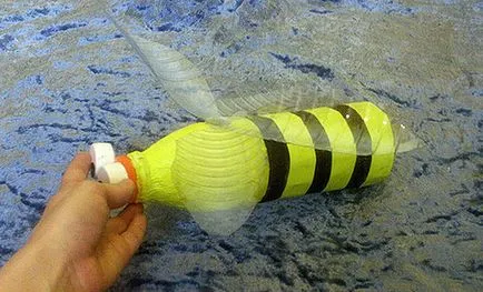 Albinelor dintr-o sticla de plastic